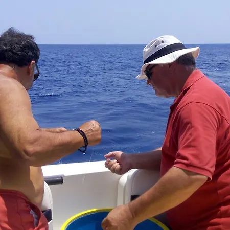 アパートホテル Aegean Star カラボスタシス